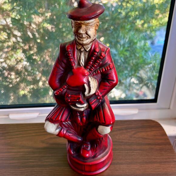 Vintage Scottish Bagpiper Figurine – Red Chalkware Musician Statue 12” Tall - Picture 12 of 16